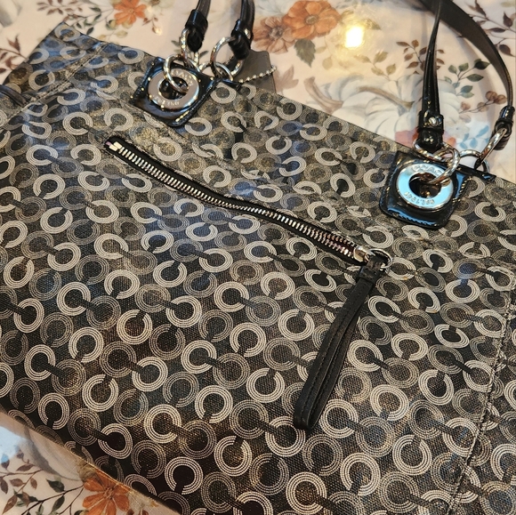 LIKE NEW XL COACH leather logo handbag full of pockets inside and out - Picture 2 of 7